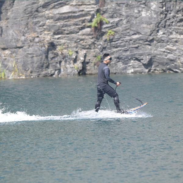 Customized Logo Electric Jet Surfboard Waveshark The Perfect Choice for Lakes Rivers
