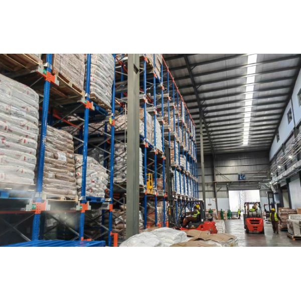 Two Way Radio Shuttle Racking Pallet Runner Rack System Room Temperature Warehouse