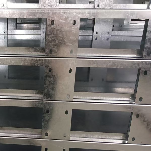 High Quality Outdoor Stainless Steel Galvanized Three Links Bending Through Trough Type Wireway Cable Tray