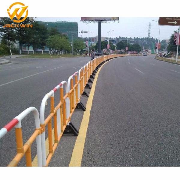 Safety Plastic Traffic Barriers , PVC Portable Road Barriers Control Size 1500*1000mm