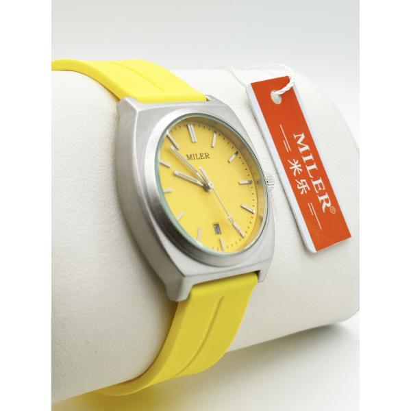 Фабрика оптовые водонепроницаемые силиконовые ремни Часы кварцевые Движение мужские цифровые спортивные часы