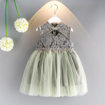 Vestido sem mangas do verão do comprimento do joelho dos botões de seda da menina das crianças ocasional