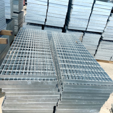 Hot Dipped Galvanized Carbon Steel Grating ISO9001 Certified Q235 Material for Industrial and Residential Security Barriers
