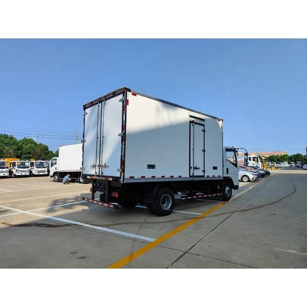 SINOTRUK 4x2 LHD Or RHD small freezer truck Refrigerator Mini Truck 95km/h
