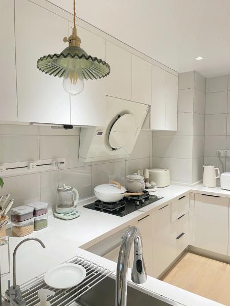 Armoire de cuisine modulaire de luxe en forme de U avec températures de couleur LED réglables