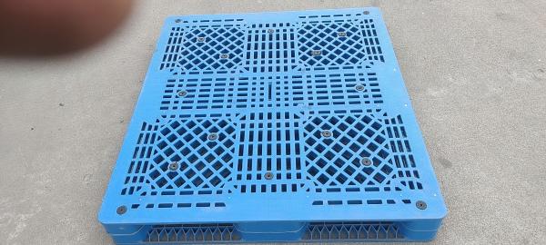 Páletes plásticas desproporcionados do HDPE dobro dos lados 1200x1100mm azul