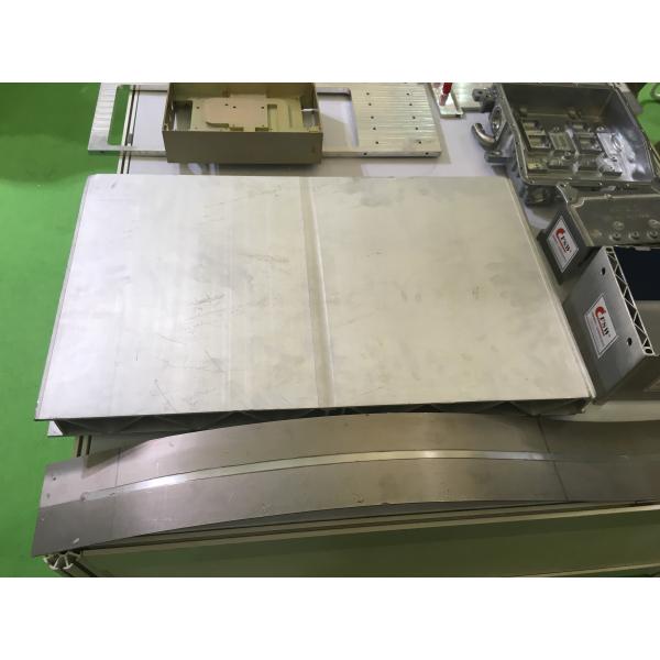 El carril de pulido transita el perfil industrial de aluminio/el perfil de aluminio del borde