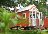 A casa pré-fabricada moderna pequena da cor moderna dirige casa minúscula pré-fabricada com reboque
