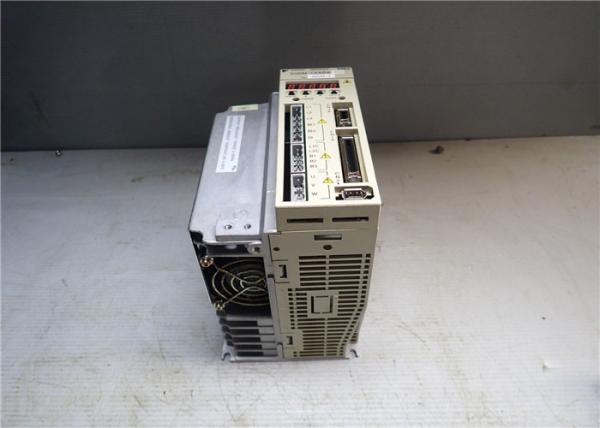 Yaskawa Electric SGDM-15ADAY85 Servopack Servo Controller Drive 2.01HP/2kW 230VAC