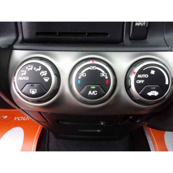 Honda CR-V Performer IG 4WD Asientos de media piel Navegación del coche DVD Servidor de música RCA Monitor de retroceso en color ETC Sin llave Luz LED Antiniebla Agarre de asistencia de equipaje Neumático trasero Genuino 16