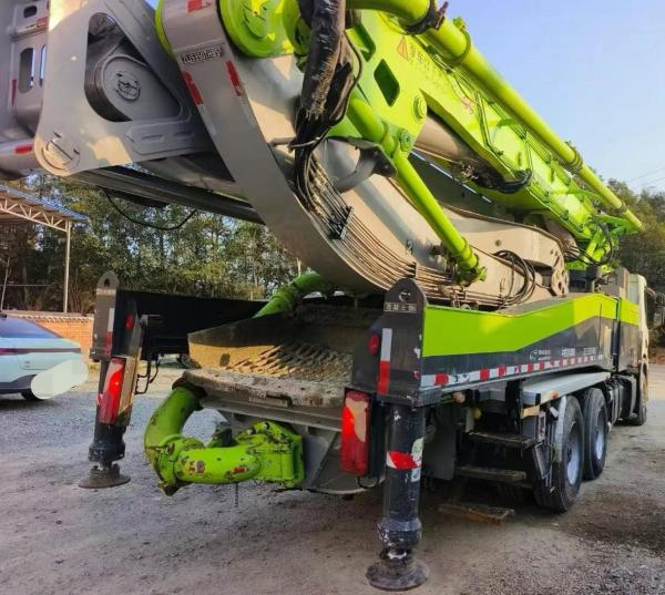 2020 Zoomlion camion de pompe à béton 52 mètres monté Scania châssis à vendre
