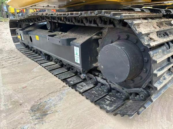 Komatsu 130 Powerful Mid-Size Excavator for Heavy-Duty Construction & Earthmoving