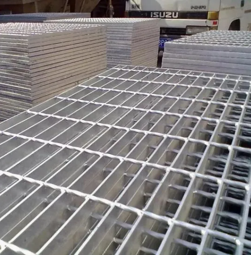 Heavy Duty Hot-Dip Galvanized Serrated Type Steel Grating for Outdoor Drainage and Eco-Friendly Applications