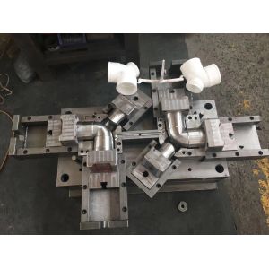 Máquina que moldea 2000KN de rosca de la inyección hidráulica de la instalación de tuberías del PVC que afianza la fuerza con abrazadera