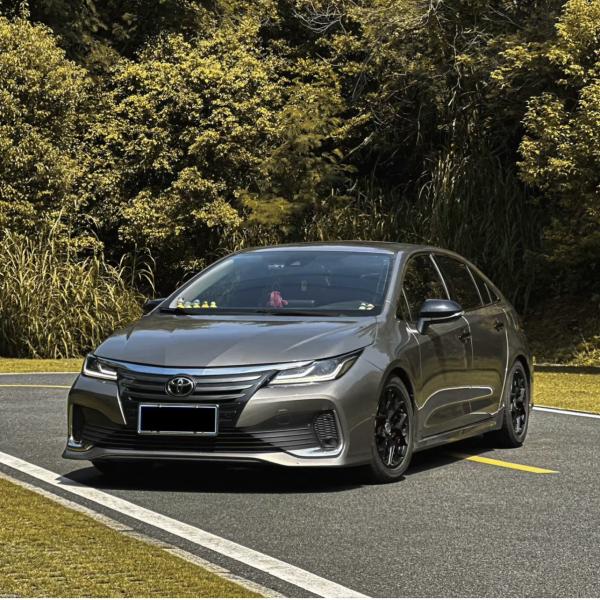 Toyota Asiatic Lion 2.0 Elite Edition Передний диск Задний диск Сенсорный экран Седан Бензиновый автомобиль