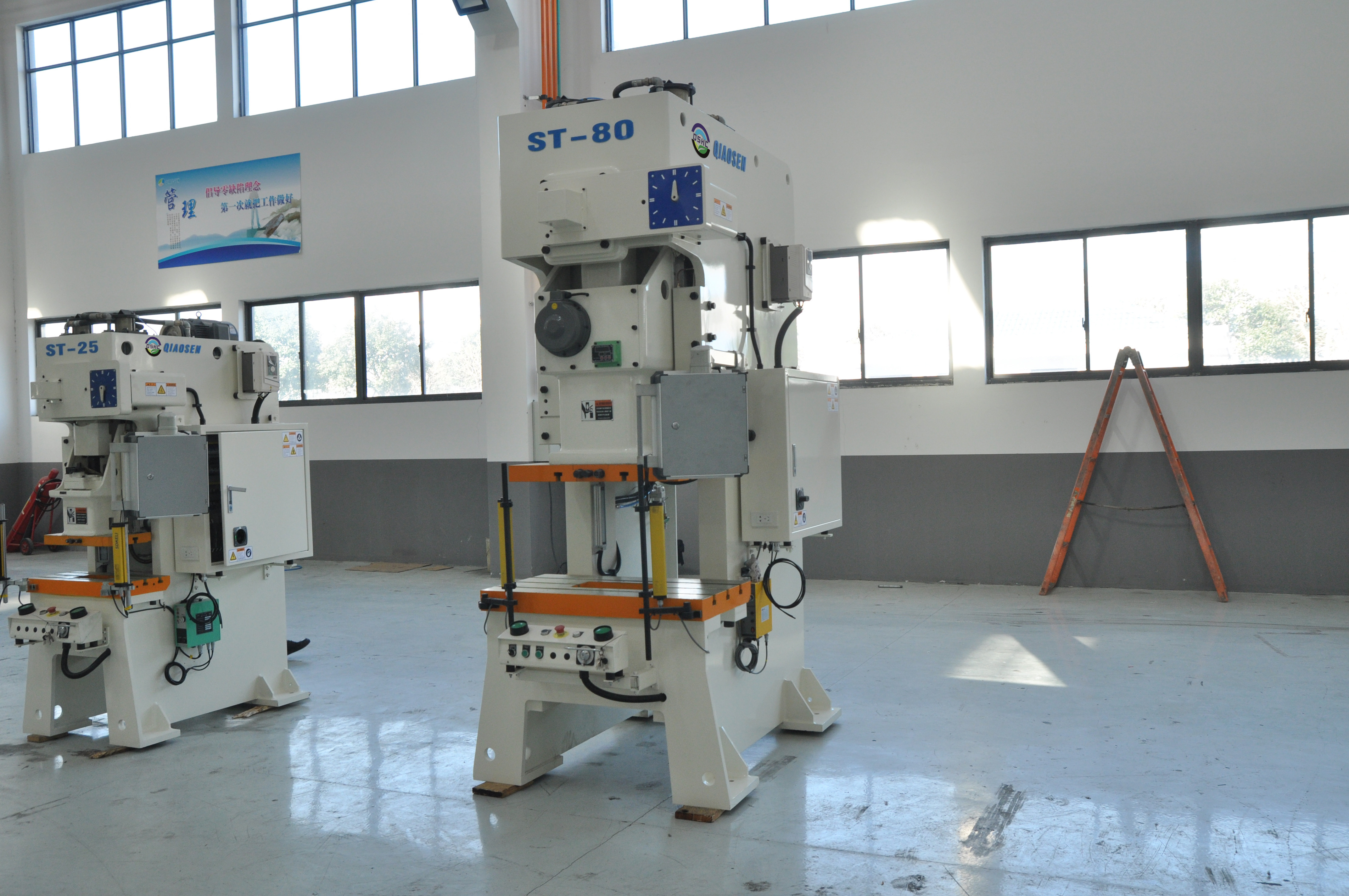 ST-80 80Ton C Frame Punch Press with JIS Class 1 Precision and Six-sided Slide Guide for Metal Punching