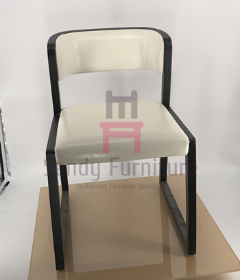 Обедать обитый кожей деревянный не предводительствует никакой подлокотник с цветом золы деревянным черным