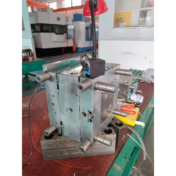 300000 Cavity Custom Plastic Molding For ABS NYION PBT Plastic Cap