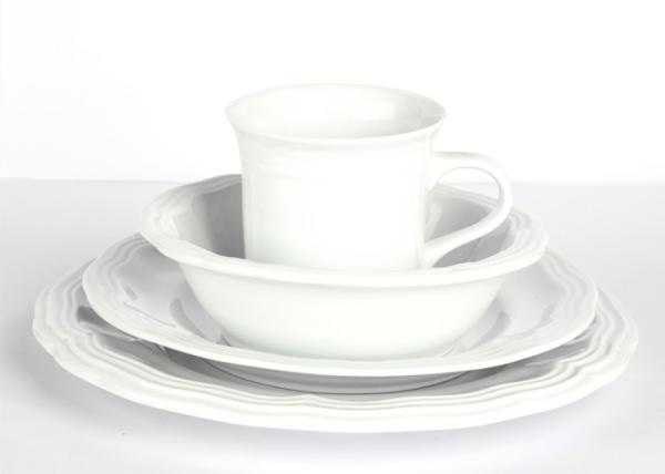 Classical Durable Porcelain Dinnerware Sets , Beautiful Edge Glazed Pottery Dinnerware
