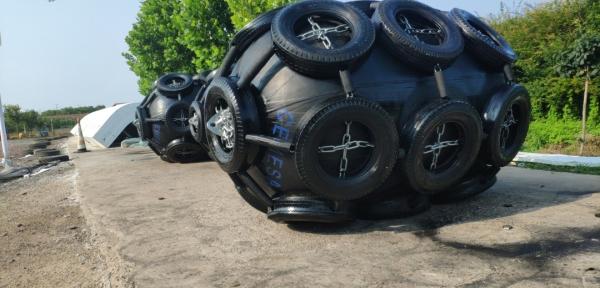 Natural Rubber Boat Mooring Fenders Inflatable Rubber Fender 1M - 6.5M Long ISO17357