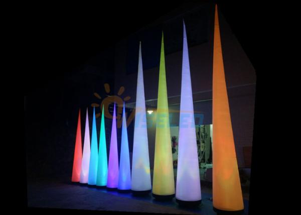 O cone material do ar do diodo emissor de luz do PVC/cone inflável do diodo emissor de luz ilumina-se com lâmpada do ventilador
