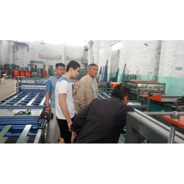 La cadena de producción de cristal de alta velocidad del tablero del óxido de magnesio para el serrín/machacó los materiales de la paja de la planta