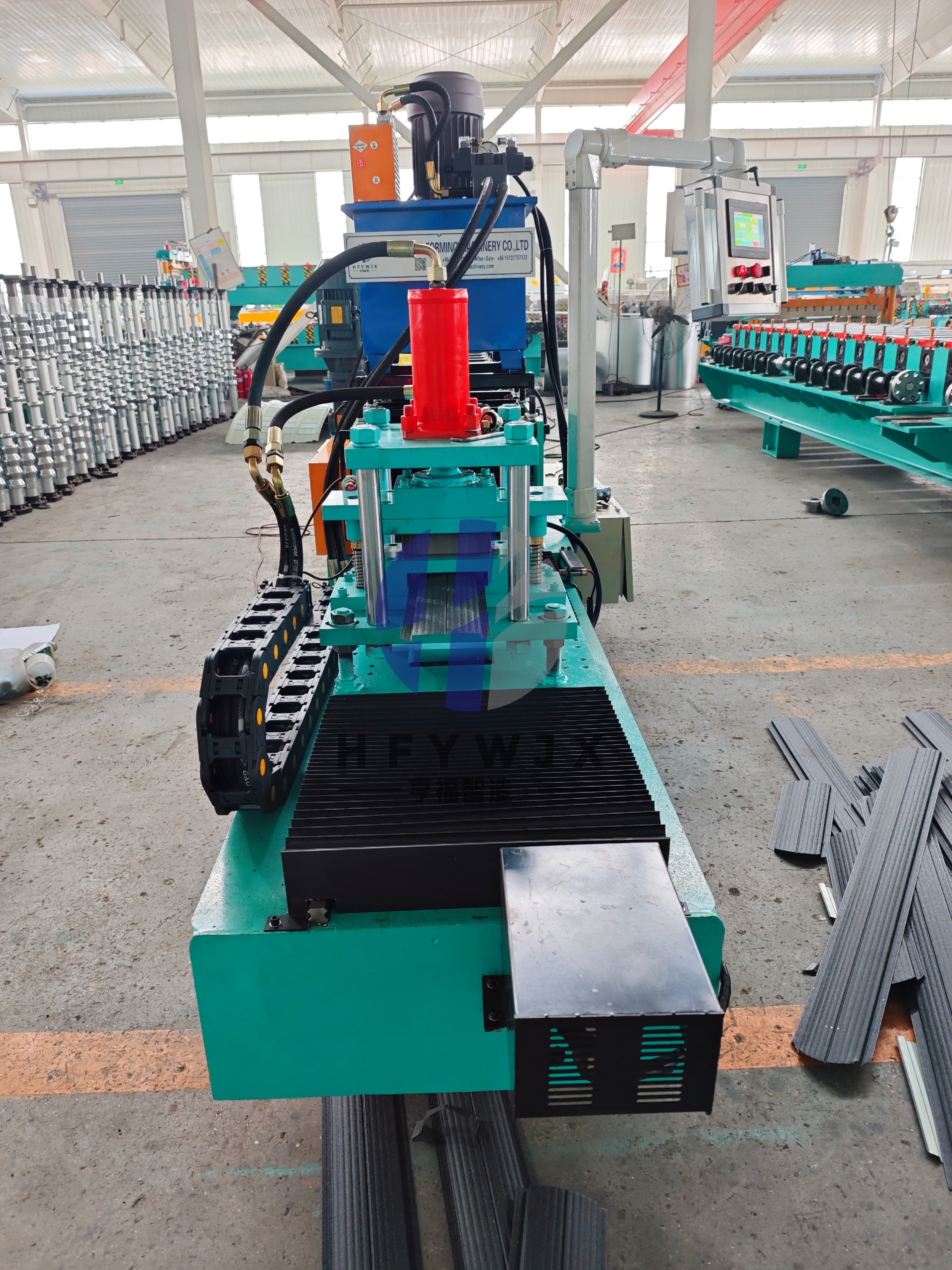 High Speed 20-25 m/min Fence Roll Forming Machine with 16 Rows Rollers and Non-Stop Flying Shear Cutting for Metal Guardrail Profiles