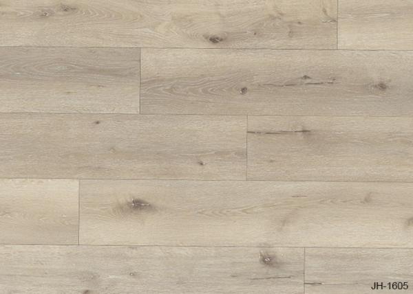 Solid Core Luxury Rigid SPC Vinyl Click Flooring UV Cured Coating Plastic Wood Texture