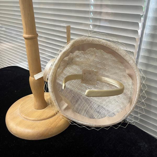 Suministros de milanería velo y sombrero Sinamay Fascinator