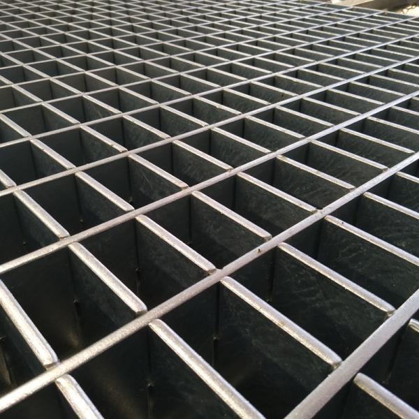 A imprensa 304 galvanizada inoxidável travou Gratings da barra de aço com material de aço suave