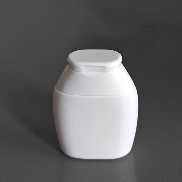 Flip Top Cap Design 40ml 60ml HDPE Cosmetic Bottle with Customizable Shapes for Shampoo and Skincare