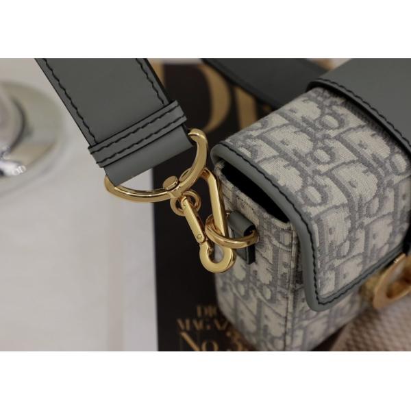 30 Montaigne's Collection One Shoulder Handbag 17.5cm Length Elegant Look