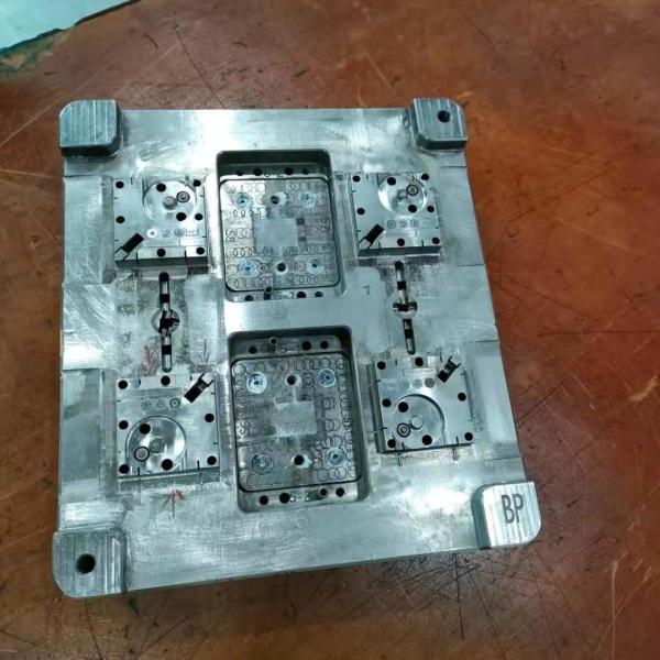 ISO9001 RoHS SGS Multi Cavity Mold  Injection Moulding Gate Types