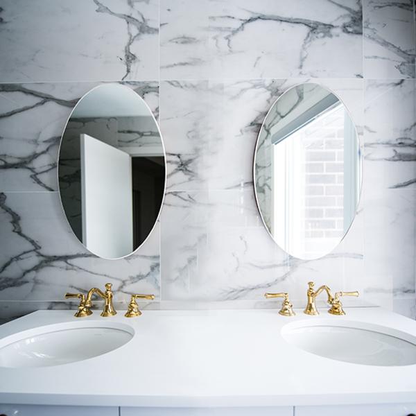 Овальная Frameless стена установила толщину зеркала 1.8CM макияжа