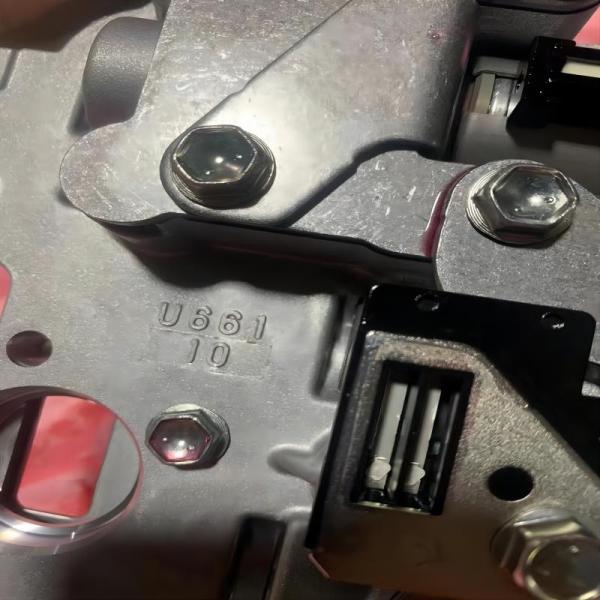U661E Ensamblaje de la válvula de transmisión automática para Toyota NX200T