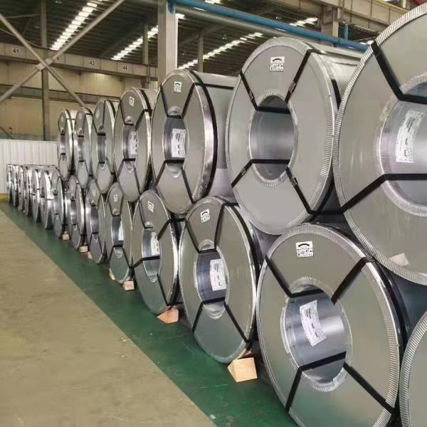 Zinque a bobina de aço galvanizada revestida Z30-Z275 lubrificou o tratamento de superfície