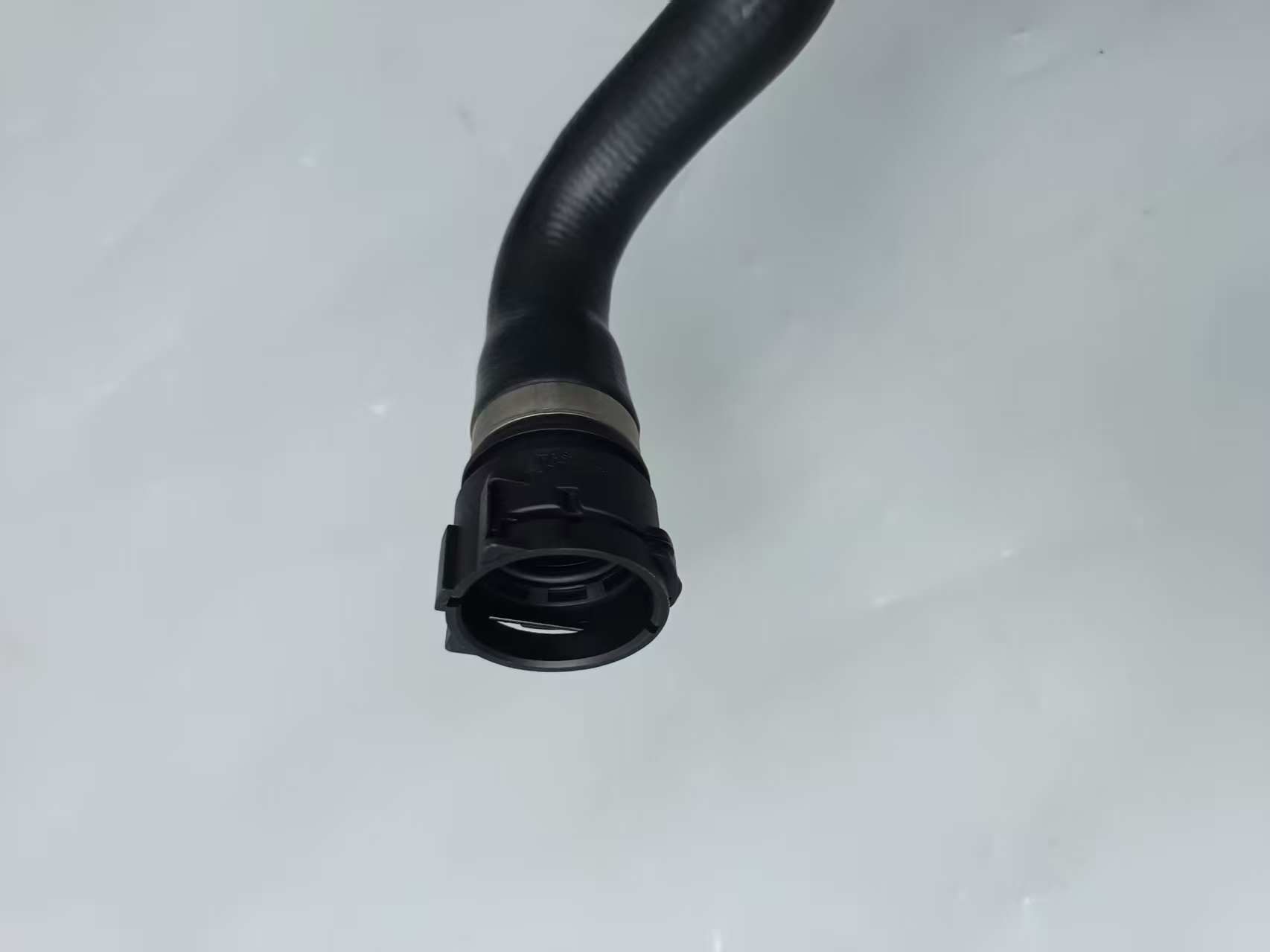 Best-selling water tank upper water pipe 1712 7617 363 for B47


