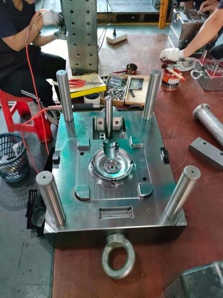 Thin Wall CNC Automotive Plastic Injection Molding Services Maker