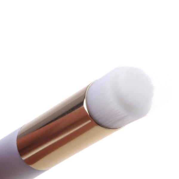 Белая ручка более чистой щетки макияжа ресницы угорь носа деревянная