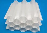 El PVC blanco hexagonal del panal de miel llena los medios de filtro de plástico para el tratamiento del agua