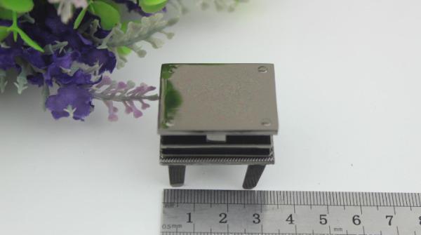 Guangdong Supplier Custom Gold & Gunmetal Color Metal Bag Accessories Twist Lock