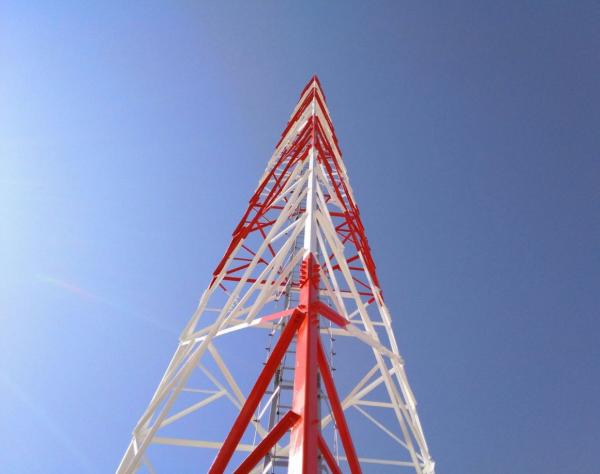Torre 3 equipada com pernas estando livre galvanizada quente de 120km/H 45m