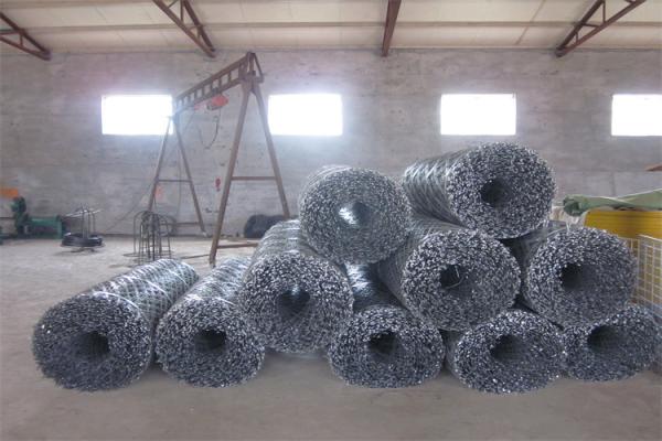 Factory Supply Galvanized / Stainless Steel BTO22 BTO-25 28 30 CBT 45 60 65 Barbed Diamond Welded Razor Wire Mesh Fence
