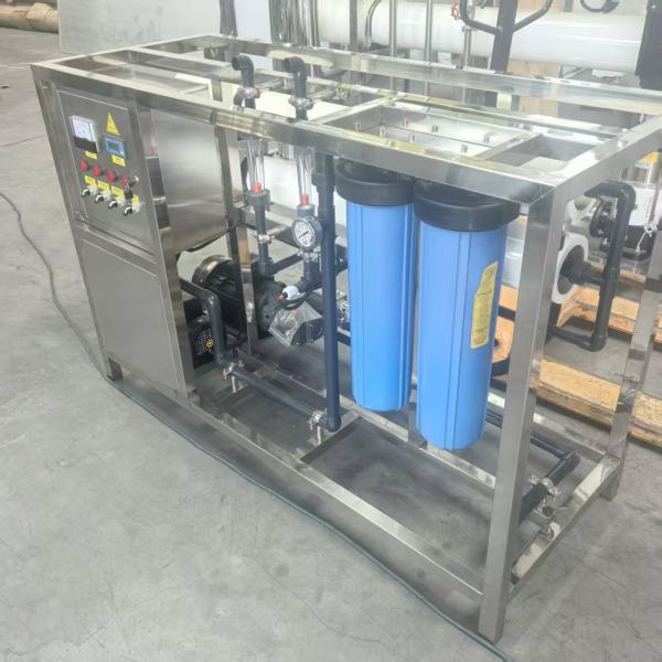 A 500L seawater desalination device that meets the standards for domestic water use
