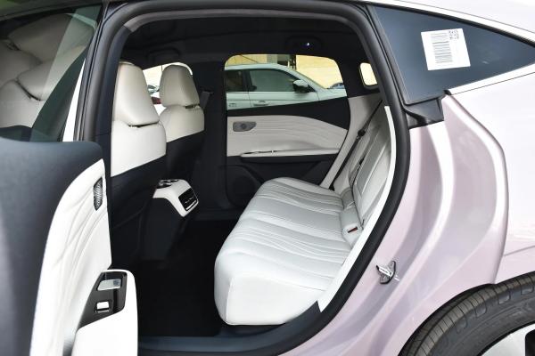 GEELY Galaxy E8 2024 550 km 2WD Edição Longteng