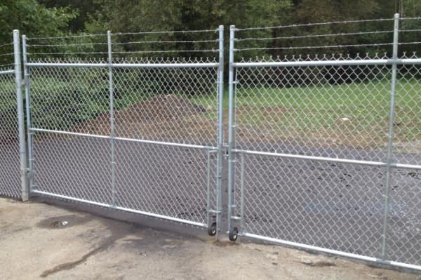Chaud plongé a galvanisé le trou du fil 60*60mm de Diamond Chain Link Fence 2.5mm