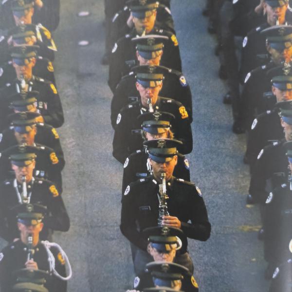 The Fightin' Texas Aggie Band. Профессиональная печать столовой книги с глянцевой ламинированной крышкой на 2,5 мм досках.