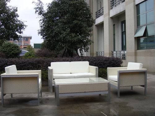All Weather White Outdoor Rattan Sofa For Garden / Patio / Bar