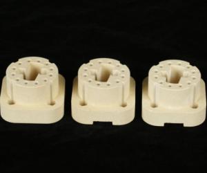 Isoladores cerâmicos do par termoelétrico do Cordierite para parafusos