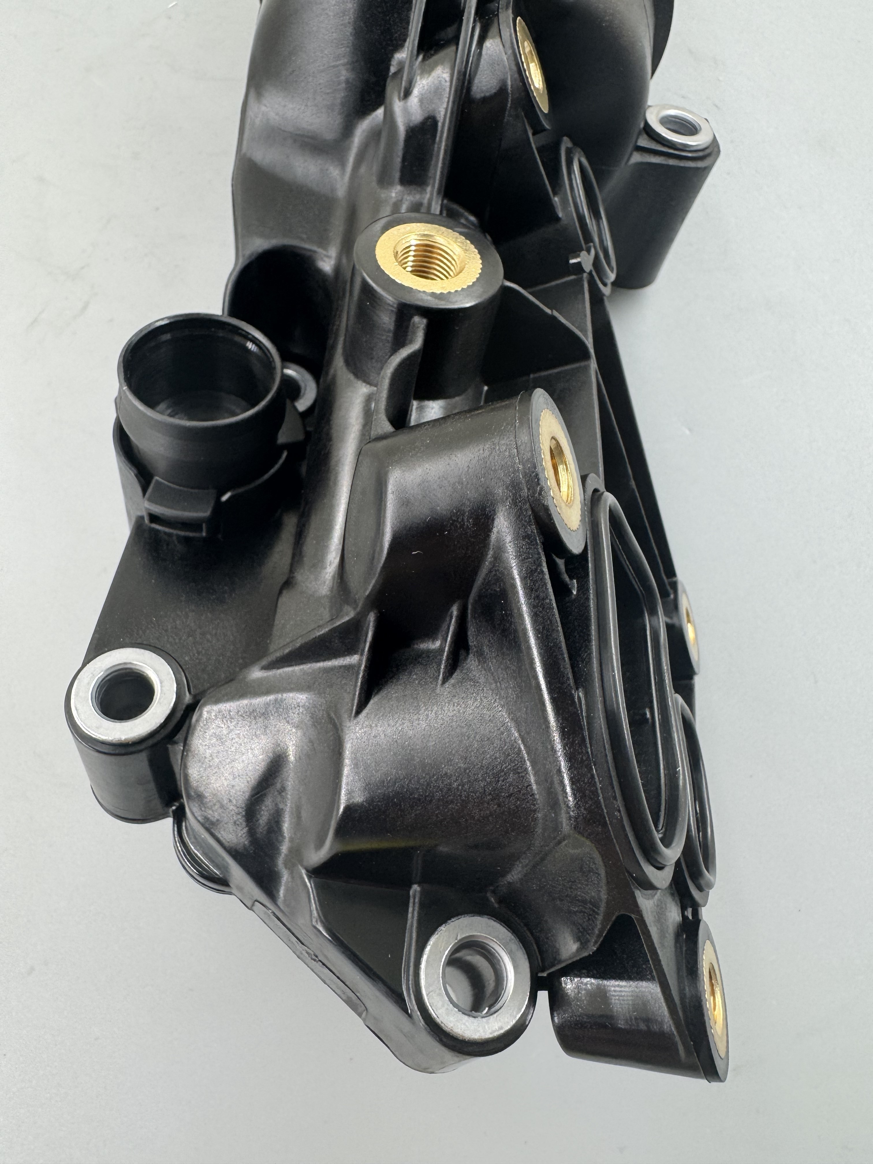 High-volume oil filter housing 07K 115 397 D for imported Golf 2.5